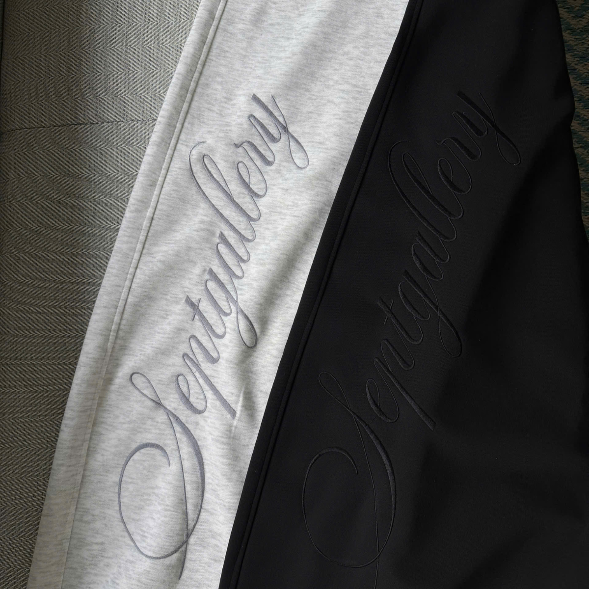 Close-up of a black and gray garment with 'Santgallery' branding.